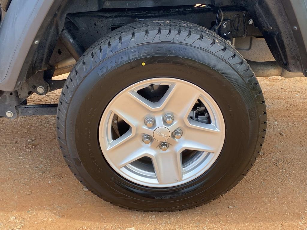 Used 2023 Jeep Gladiator Sport image 8