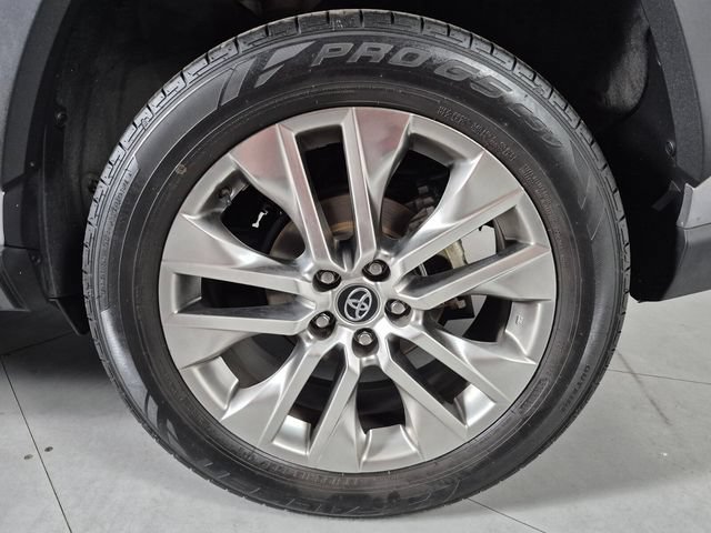 Certified 2021 Toyota RAV4 XLE Premium AWD/4WD image 11