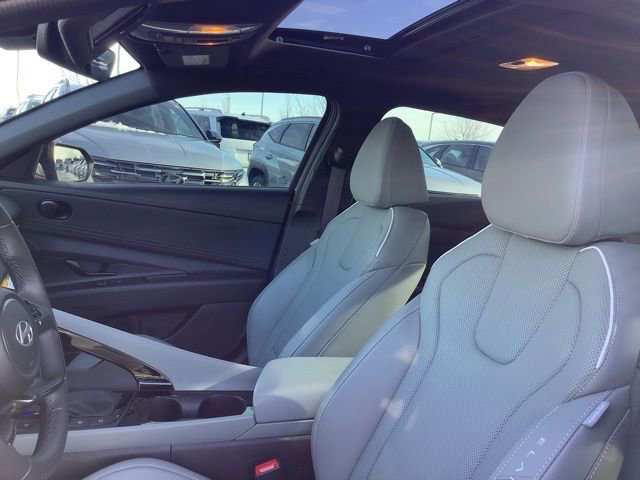 Certified 2025 Hyundai Elantra Limited image 19