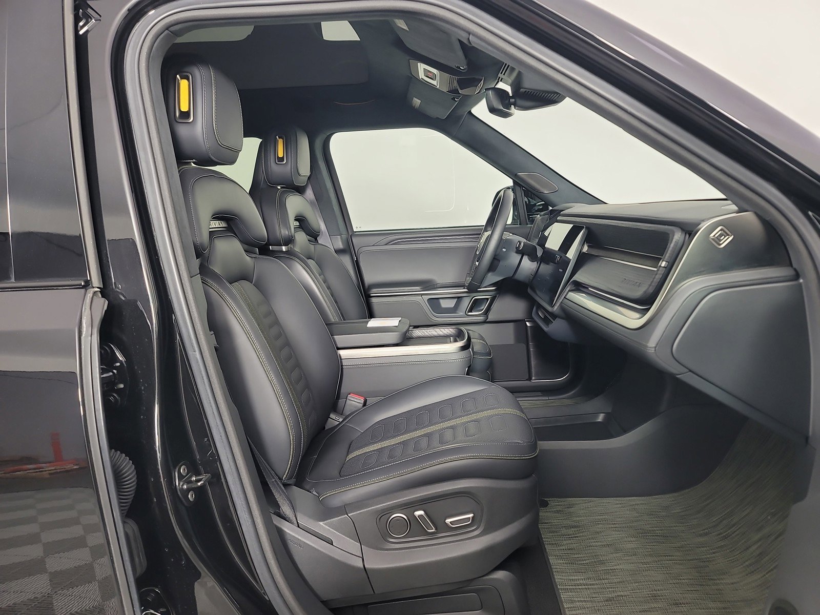 Used 2024 Rivian R1S Adventure image 24