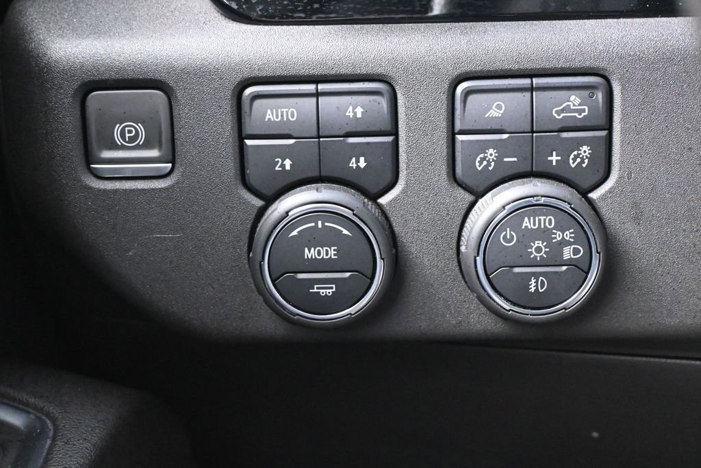 Used 2023 Chevrolet Silverado 1500 High Country w/ High Country Premium Package AWD/4WD image 17
