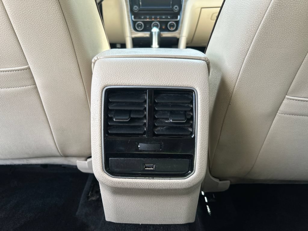 Used 2018 Volkswagen Passat 2.0T SE FWD image 16