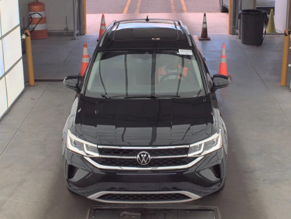 Used 2022 Volkswagen Taos SEL w/ Panoramic Sunroof Package AWD/4WD image 2