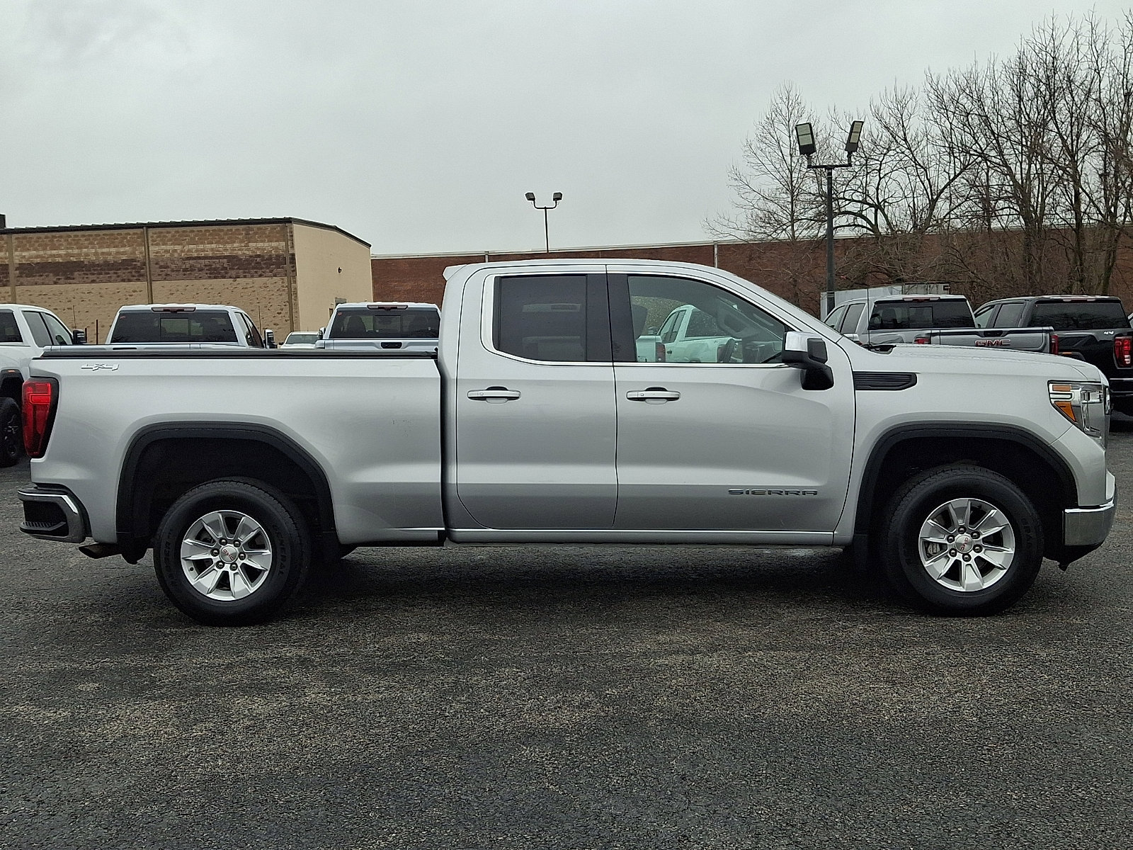 Used 2022 GMC Sierra 1500 SLE image 8