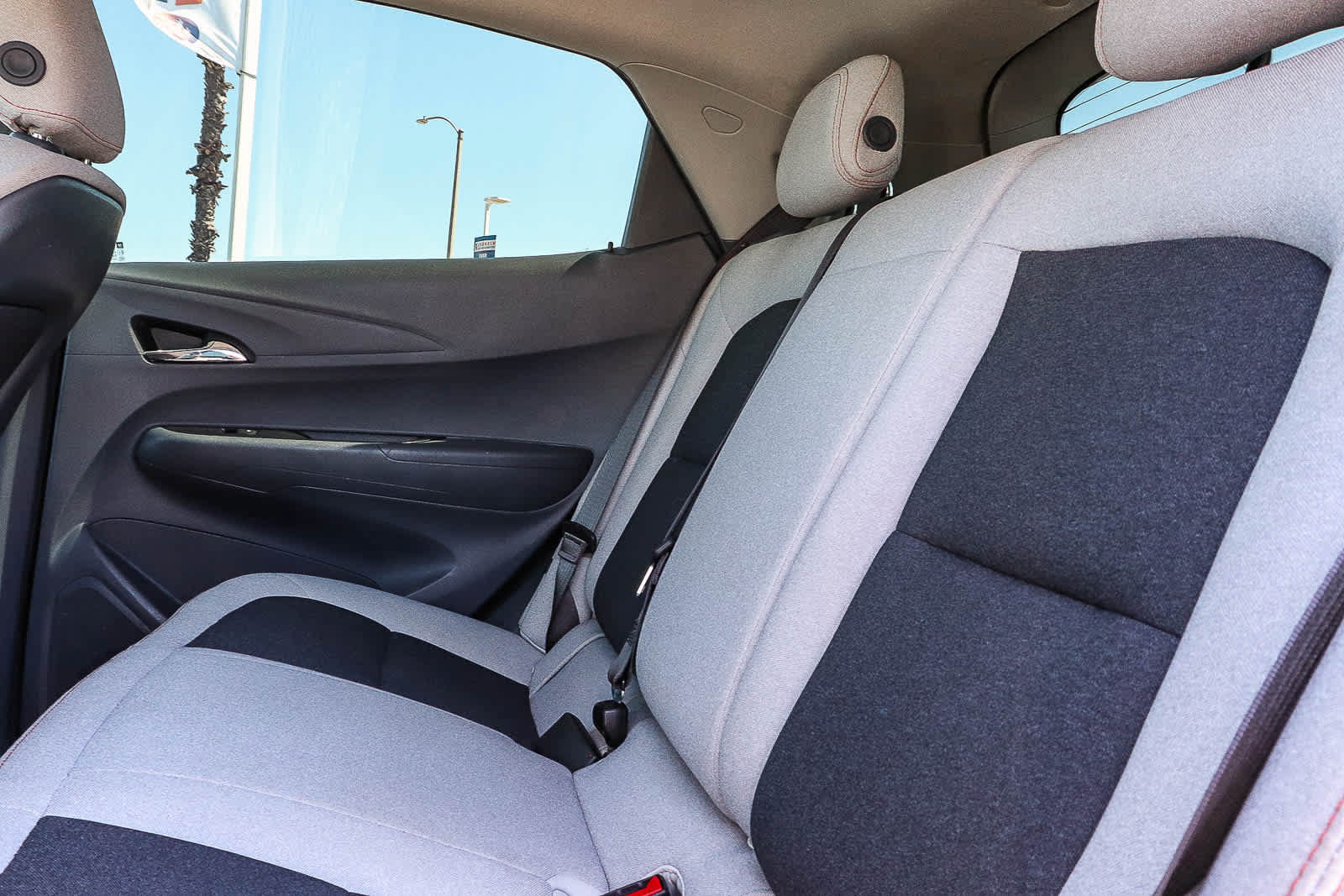 Used 2017 Chevrolet Bolt LT FWD image 25