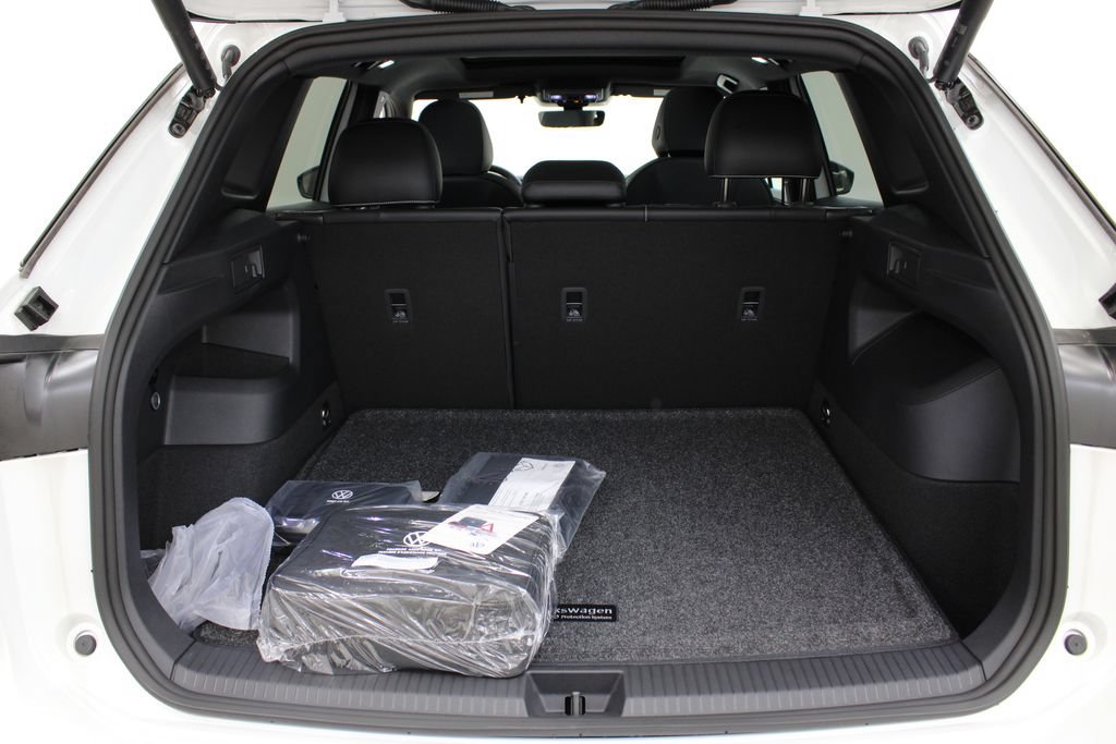New 2026 Volkswagen Tiguan SE R-Line FWD image 29