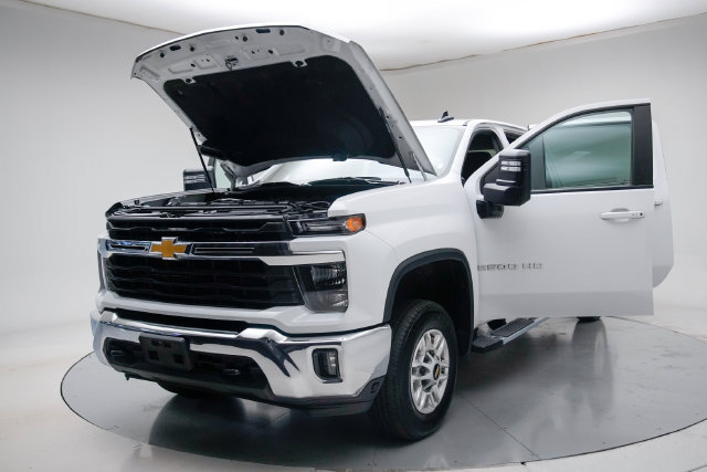 Used 2025 Chevrolet Silverado 2500 LT w/ Convenience Package AWD/4WD image 17