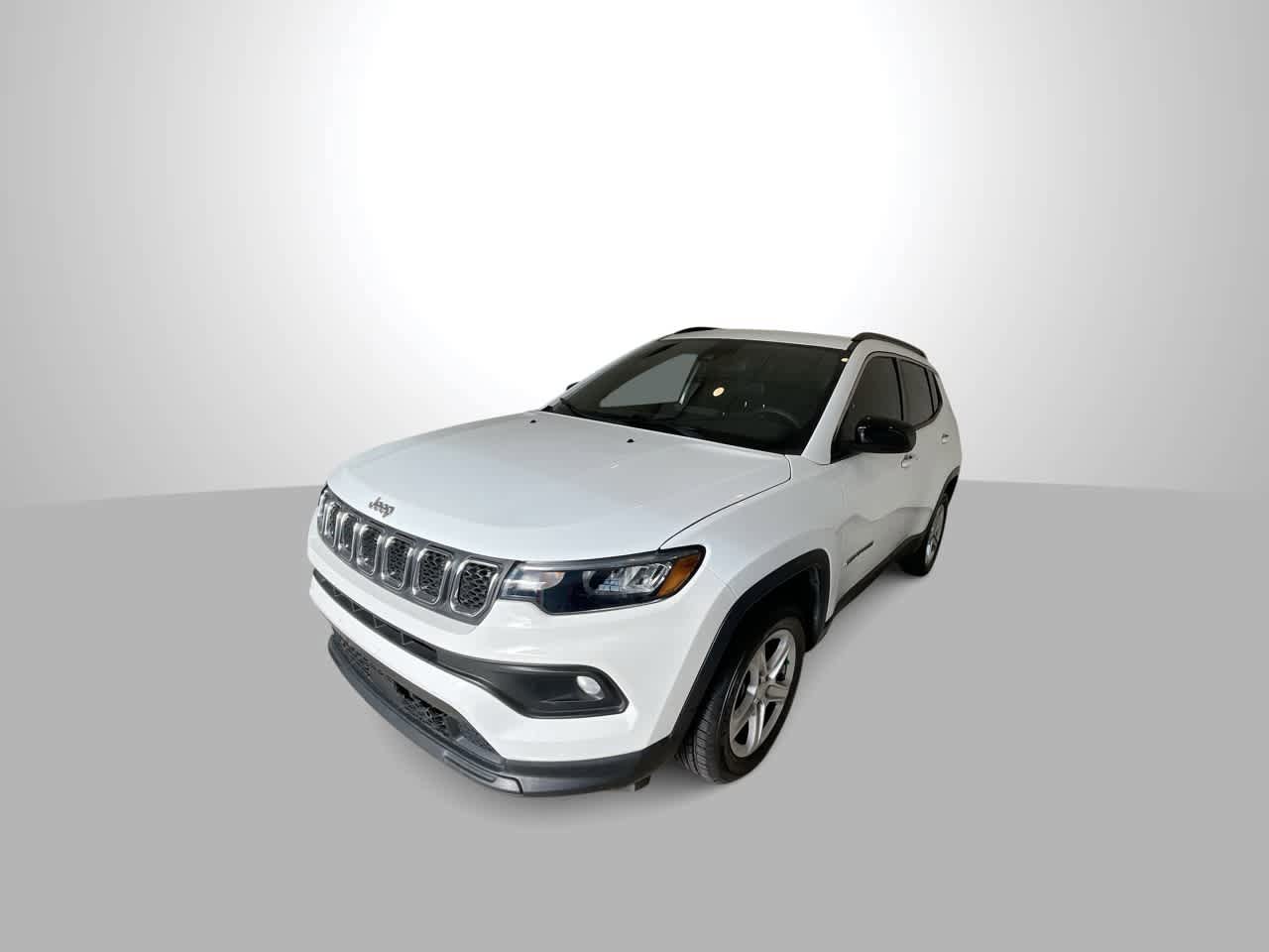 Used 2023 Jeep Compass Latitude AWD/4WD image 4