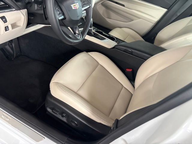 Used 2025 Cadillac CT4 Luxury RWD image 5