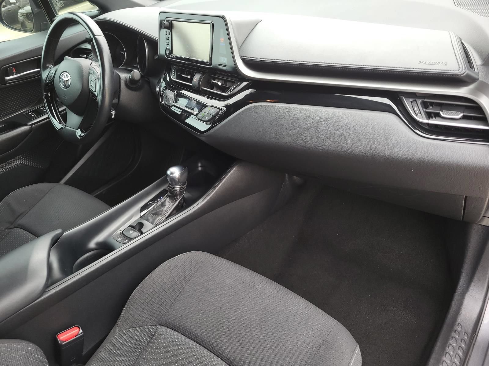 Used 2018 Toyota C-HR XLE FWD image 7