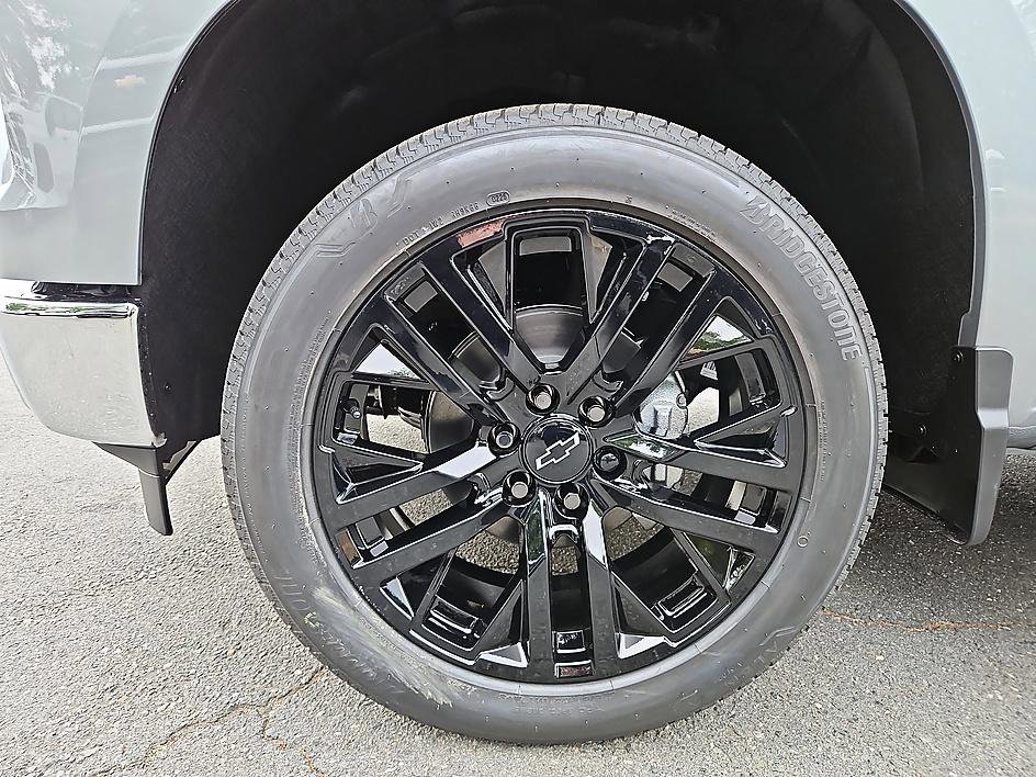 New 2026 Chevrolet Silverado 1500 LT w/ LPO, Dark Essentials Package AWD/4WD image 9