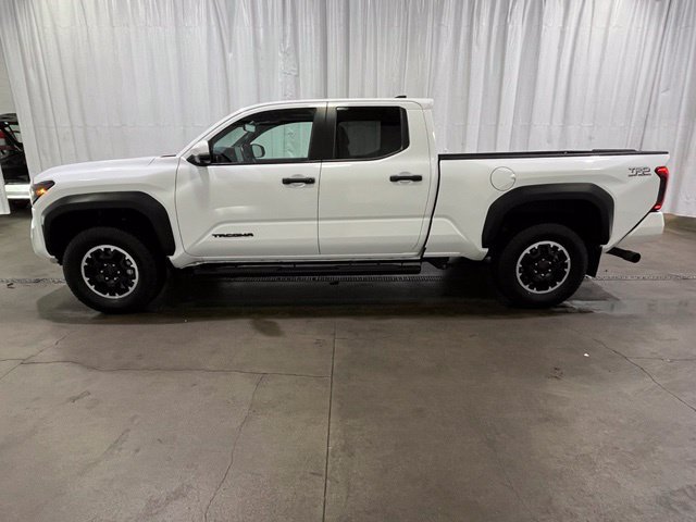 Used 2024 Toyota Tacoma TRD Off-Road w/ TRD Off Road Premium Package AWD/4WD image 8