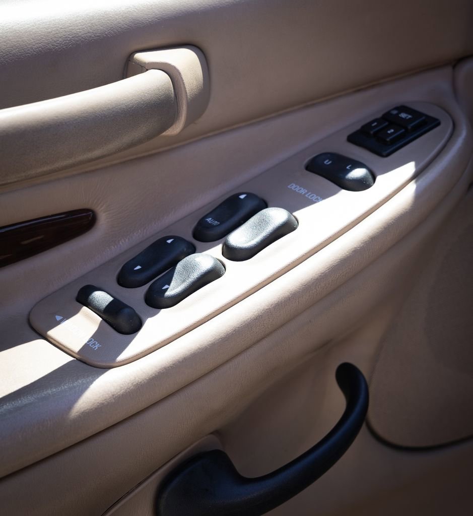 Used 1998 Lincoln Navigator 4WD image 9