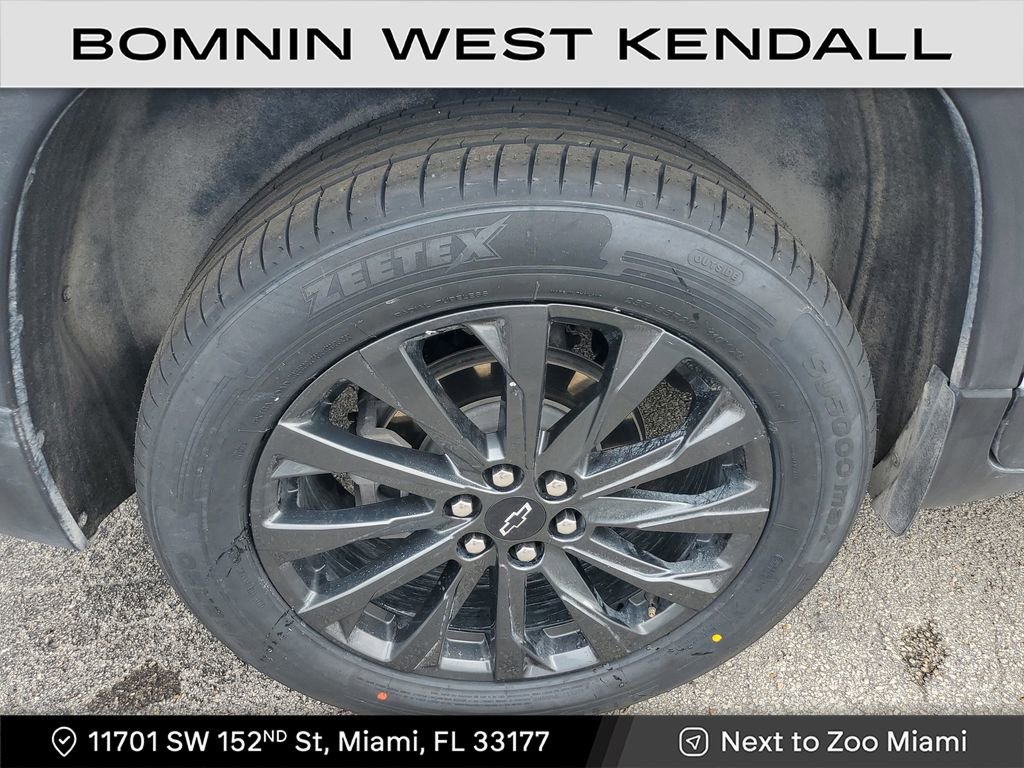 Used 2023 Chevrolet Traverse RS image 9