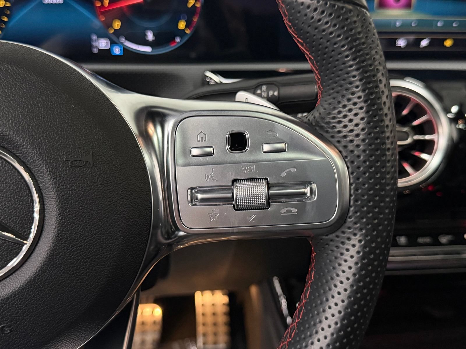 Used 2023 Mercedes-Benz CLA 250 image 28