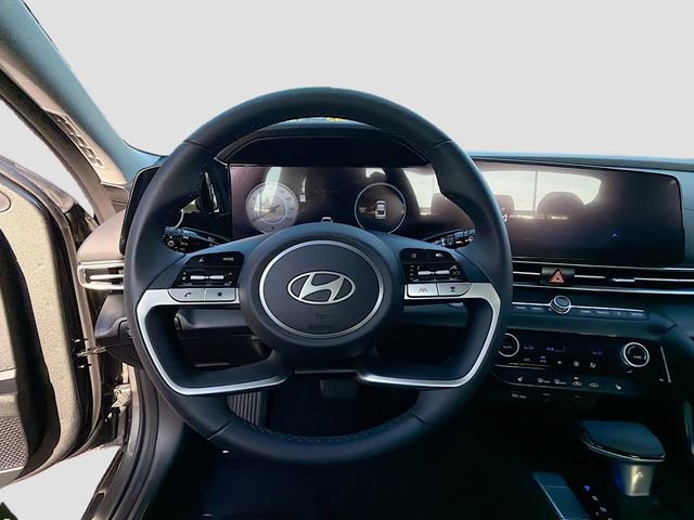 Certified 2025 Hyundai Elantra SEL FWD image 11