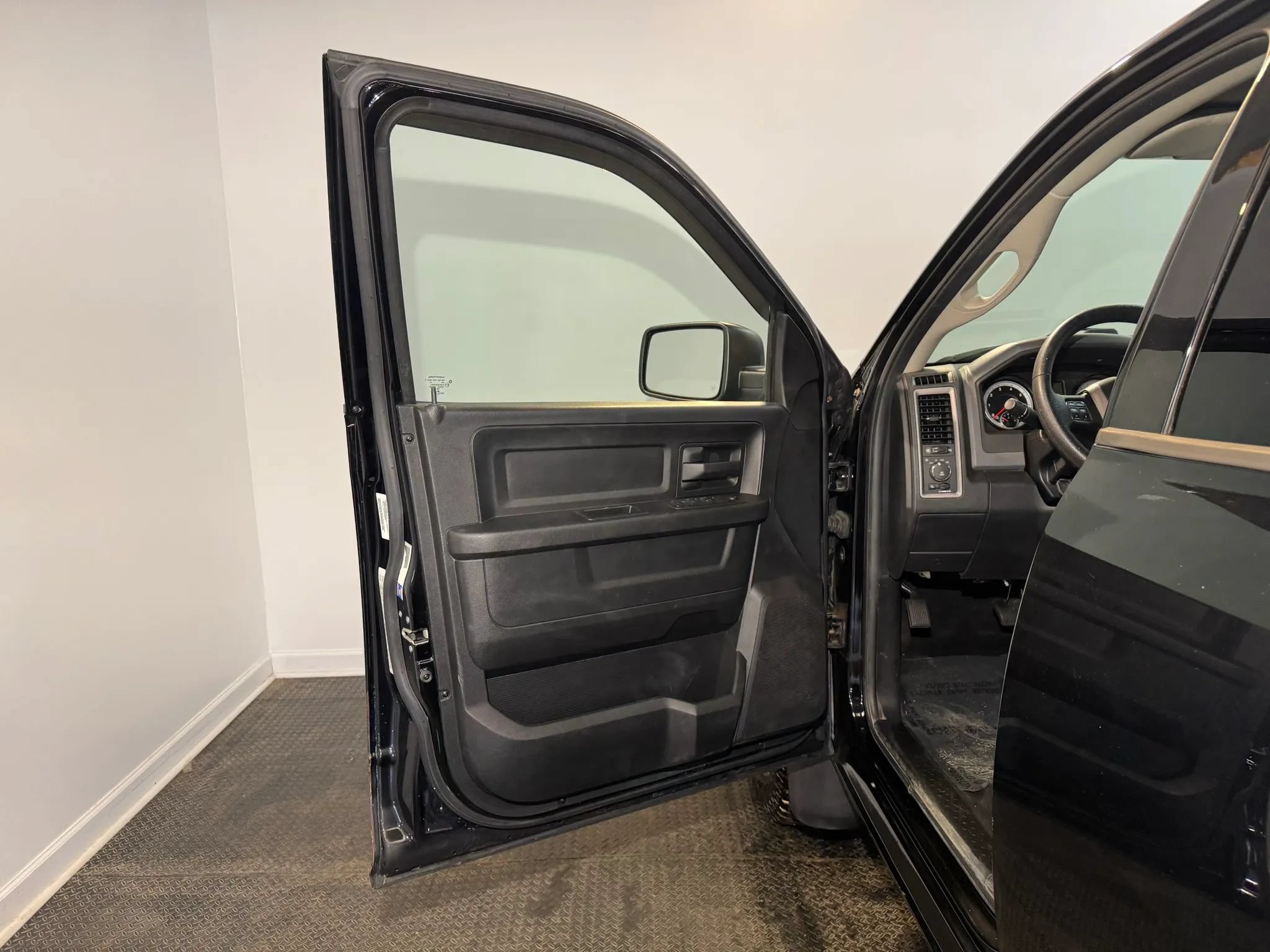 Used 2014 RAM 1500 ST AWD/4WD image 6
