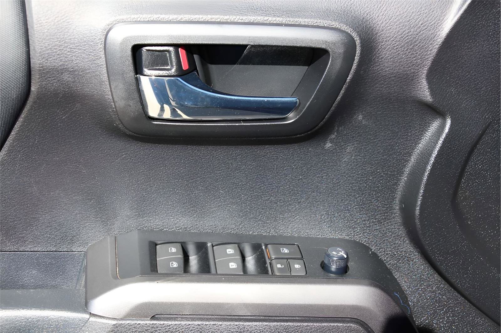 Used 2022 Toyota Tacoma TRD Sport w/ Technology Package image 19