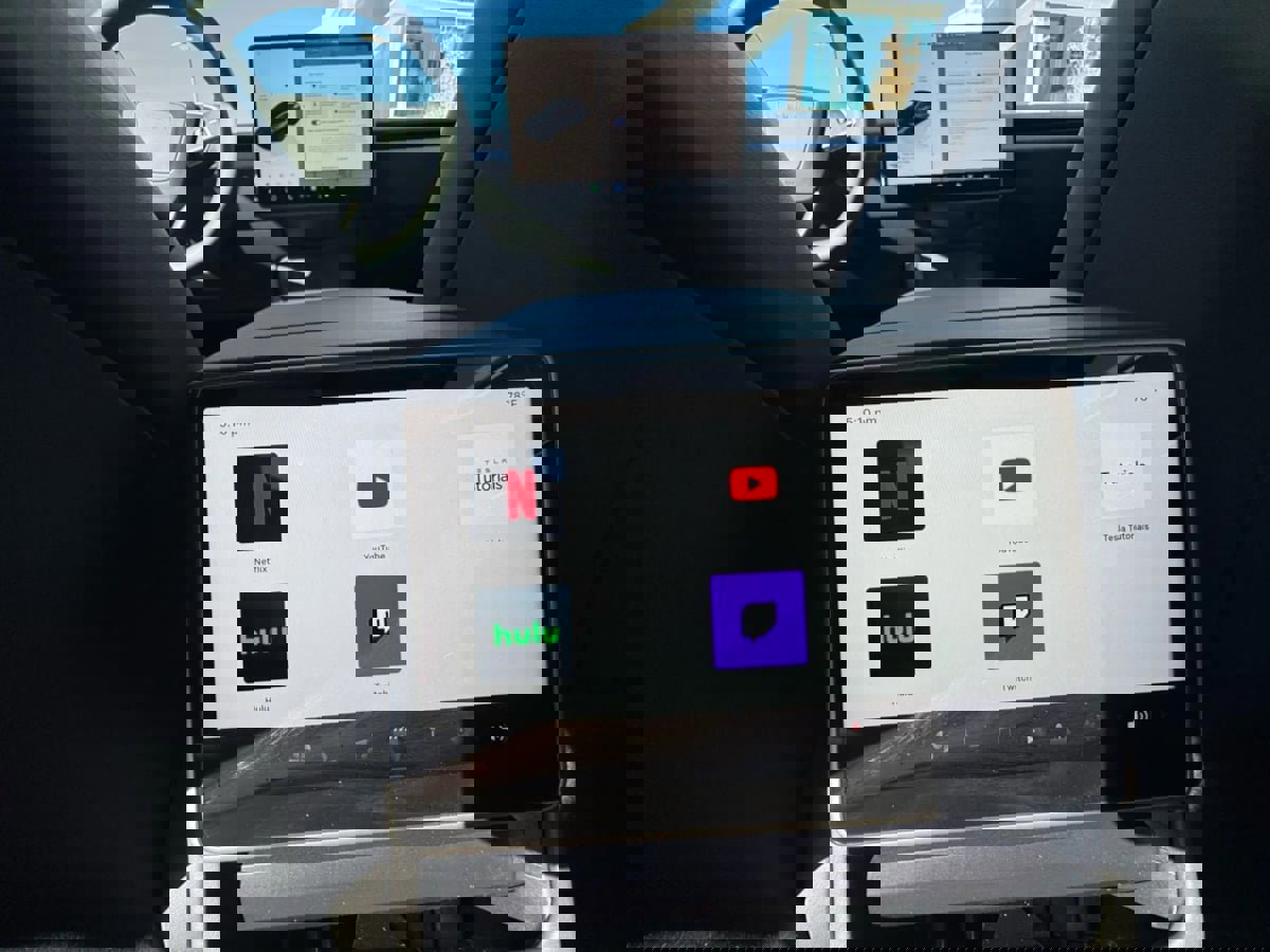 Used 2024 Tesla Model 3 Standard Range image 28