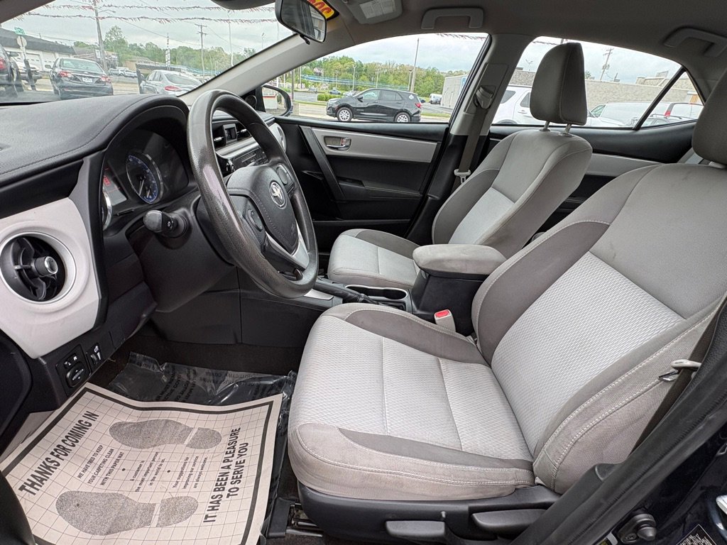 Used 2017 Toyota Corolla LE w/ Carpet Mat Package (TMS) FWD image 8