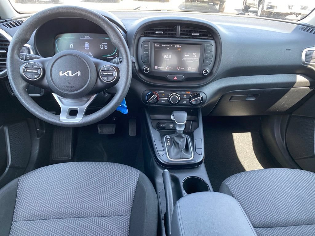Used 2025 Kia Soul LX w/ LX Technology Package FWD image 4