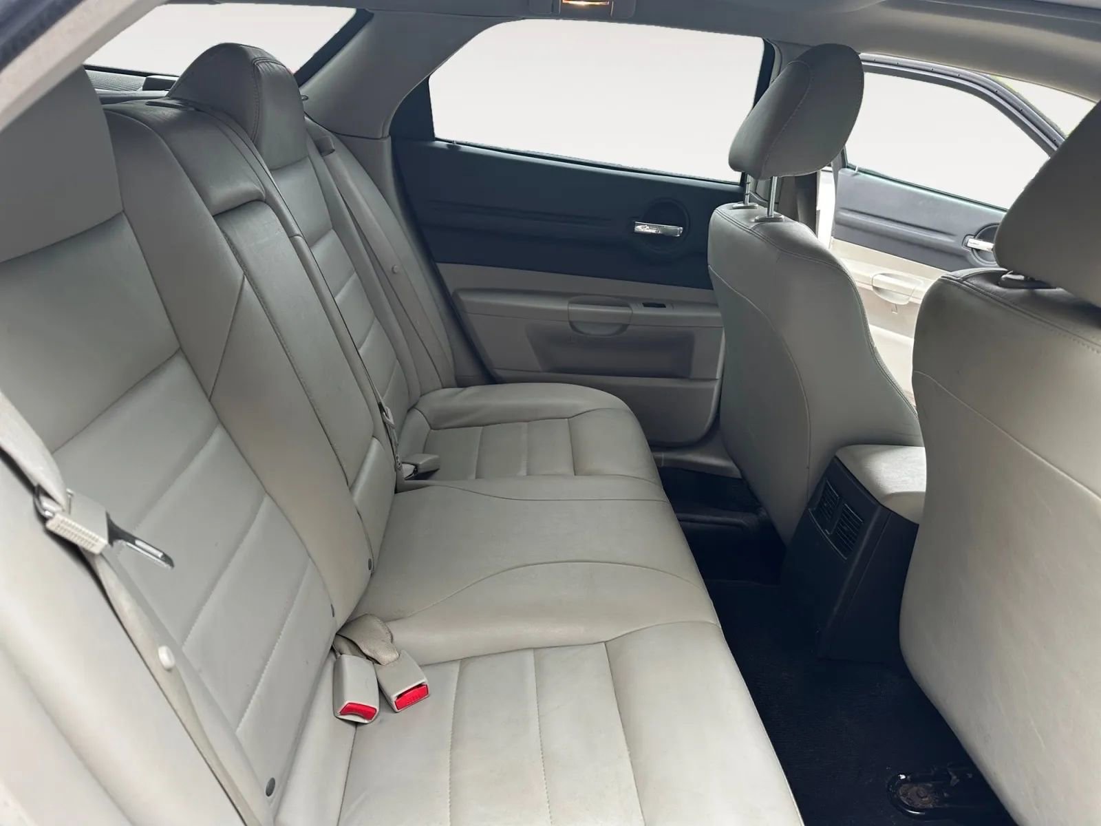 Used 2005 Dodge Magnum R/T w/ Convenience Group II RWD image 16