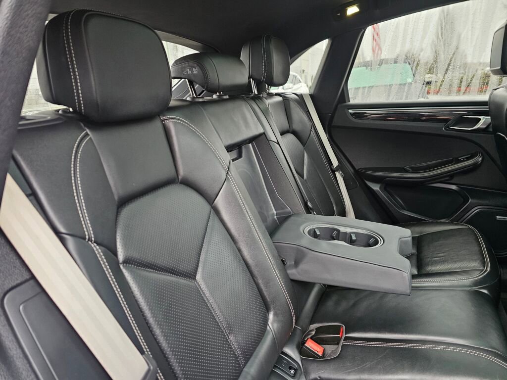 Used 2023 Porsche Macan w/ Premium Package Plus image 16