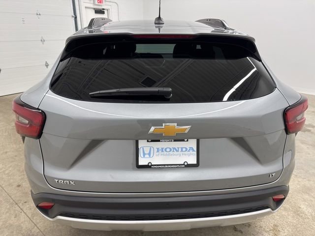 Used 2024 Chevrolet Trax LT w/ Driver Confidence Package FWD image 6