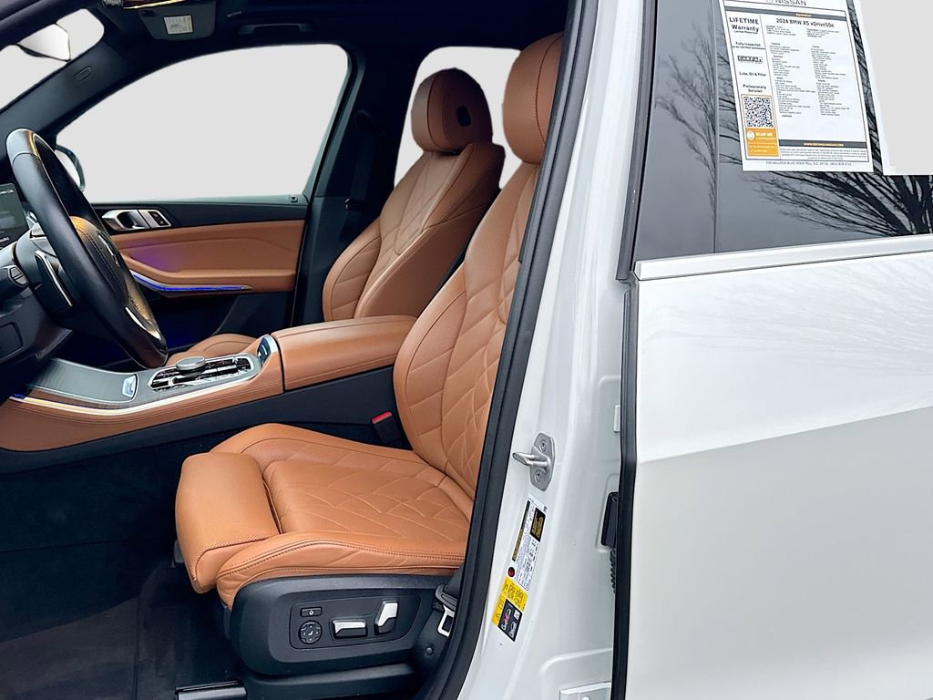 Used 2024 BMW X5 xDrive50e w/ Parking Assistance Package image 19