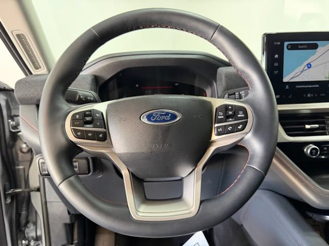 Used 2025 Ford Explorer Active AWD/4WD image 26