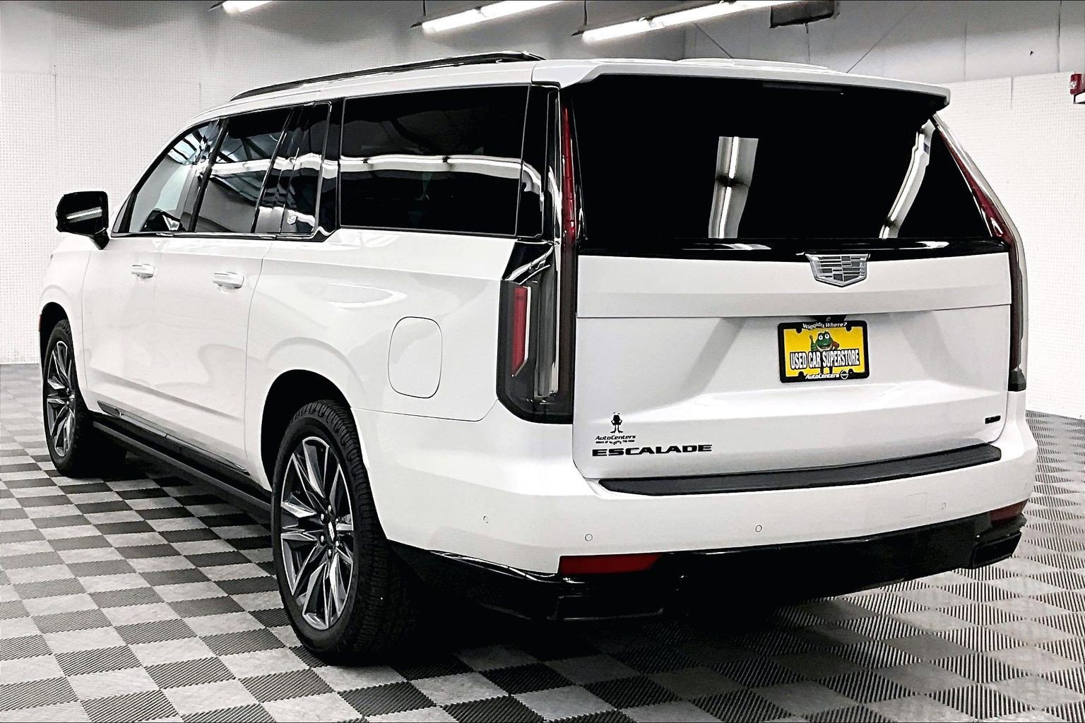 Used 2022 Cadillac Escalade ESV Sport Platinum AWD/4WD image 3