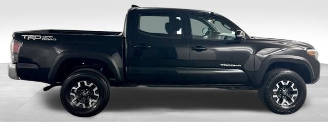 Used 2022 Toyota Tacoma TRD Off-Road RWD image 10