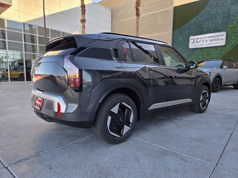 New 2027 Kia EV3 Wind FWD image 3