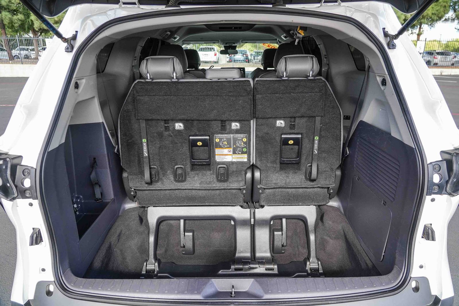 Used 2023 Toyota Sienna LE image 31