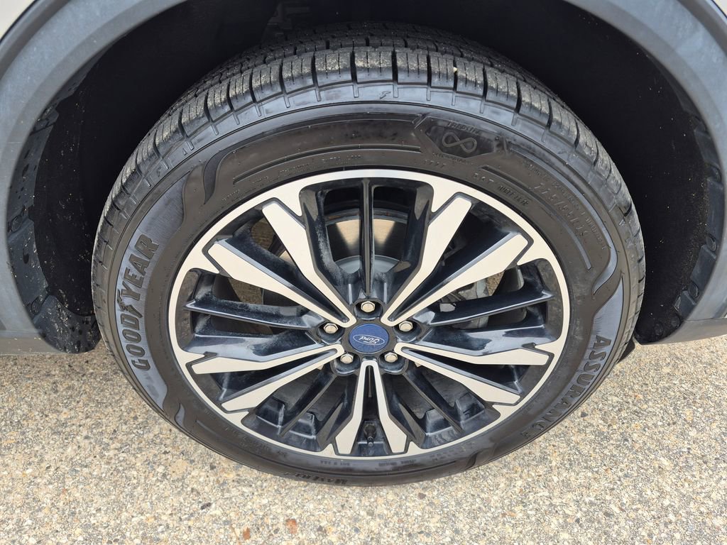 Certified 2022 Ford Escape SEL w/ SEL Stealth AWD Package image 6