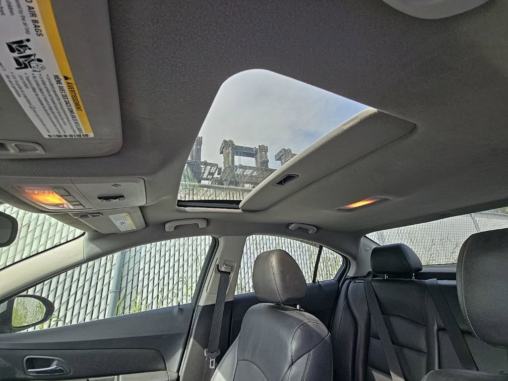 Used 2015 Chevrolet Cruze LTZ image 9