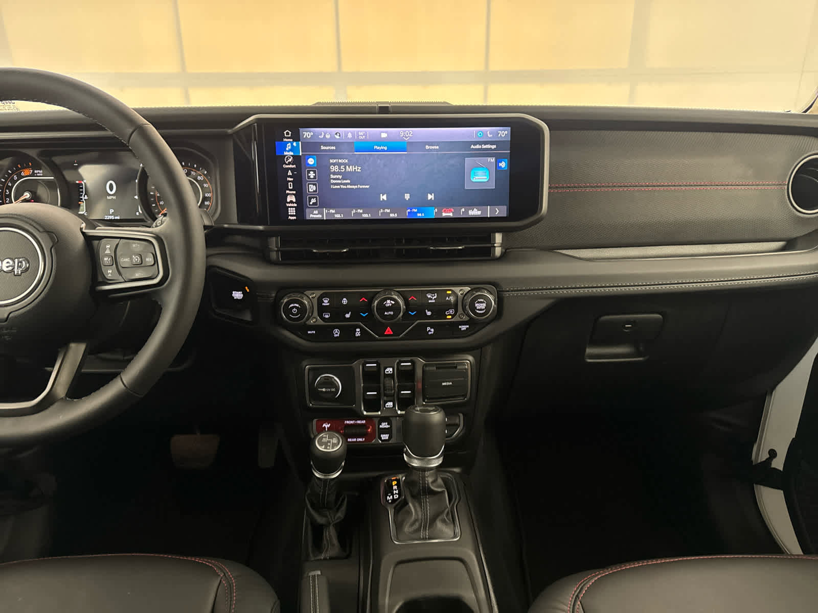 Used 2025 Jeep Wrangler Unlimited Rubicon image 13