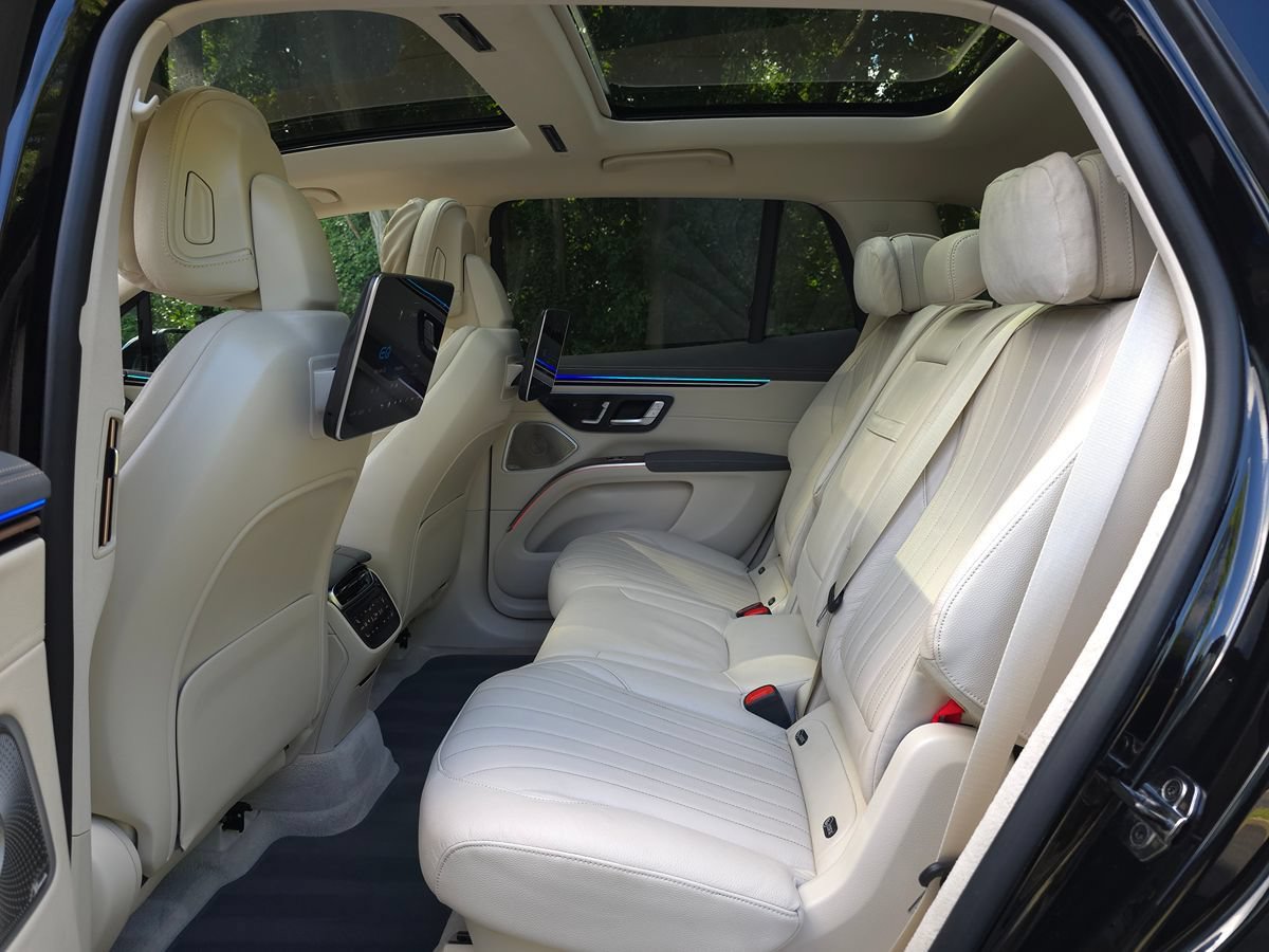 Used 2023 Mercedes-Benz EQS 580 4MATIC SUV image 12