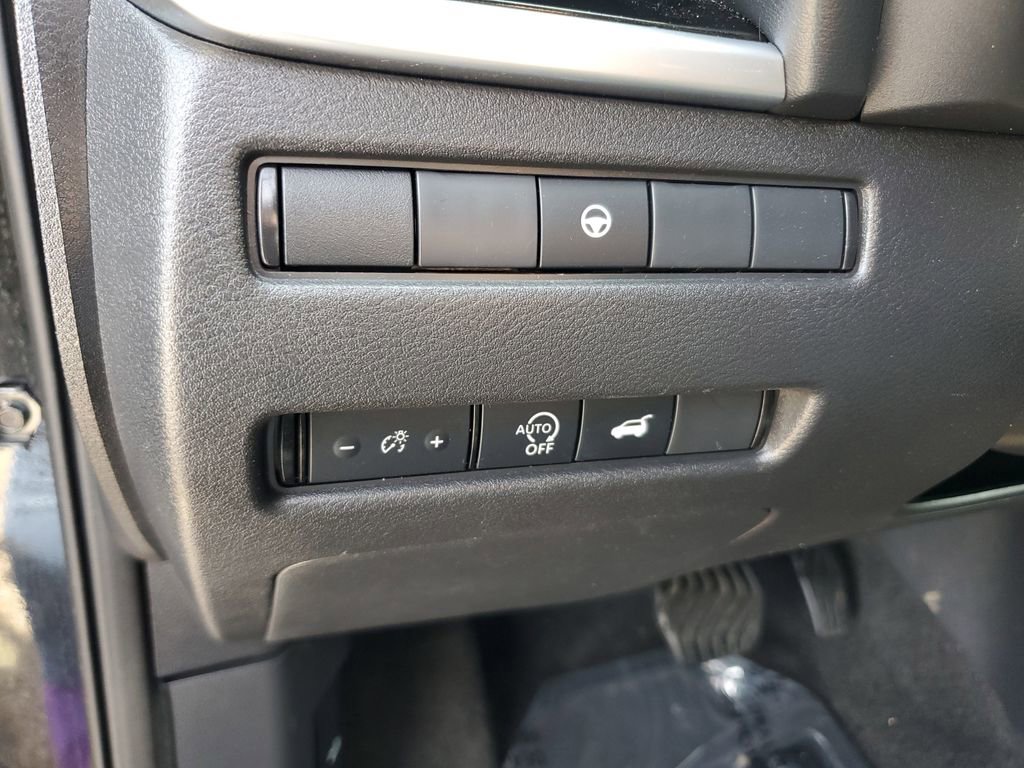 Used 2023 Nissan Rogue SL w/ SL Premium Package image 16