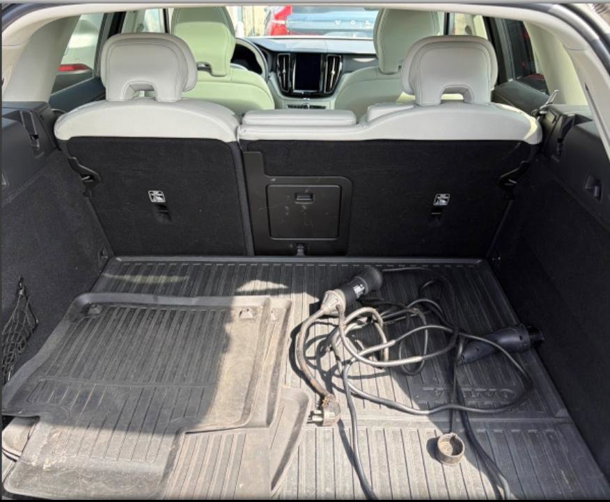 Used 2023 Volvo XC60 T8 Plus image 9