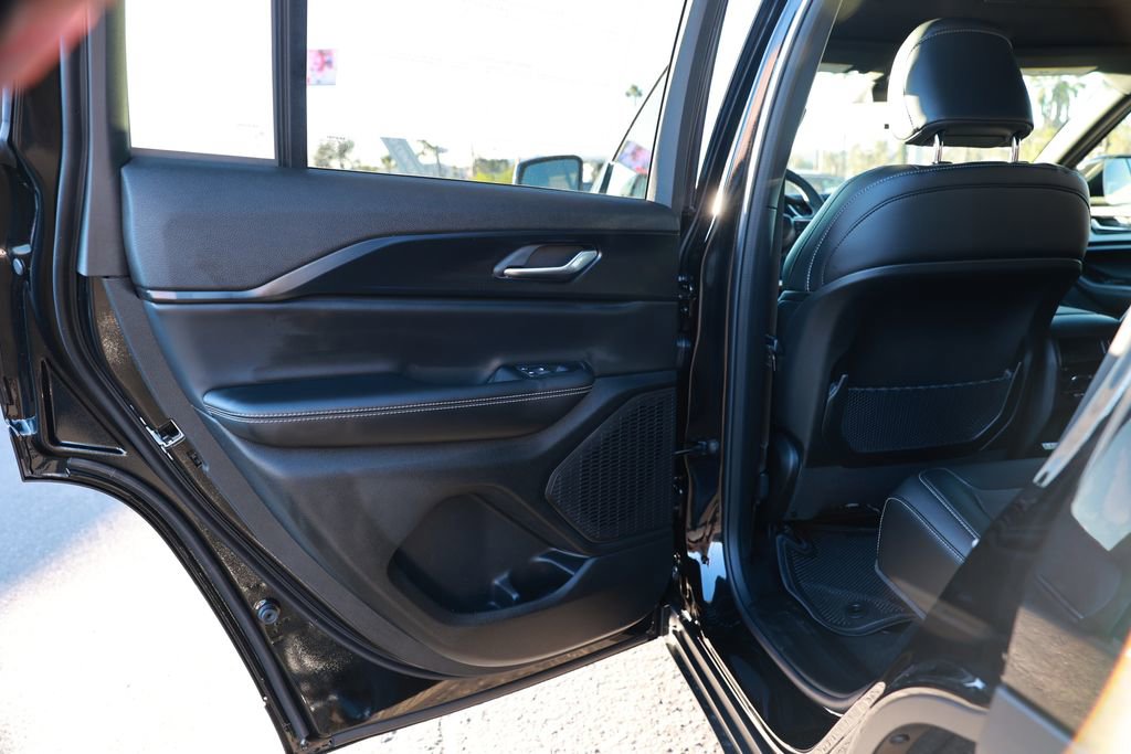 New 2025 Jeep Grand Cherokee Altitude AWD/4WD image 28