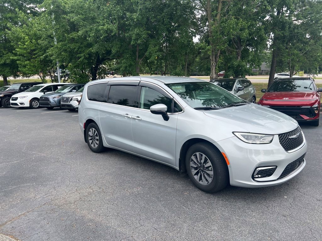 Used 2023 Chrysler Pacifica Touring-L FWD image 9