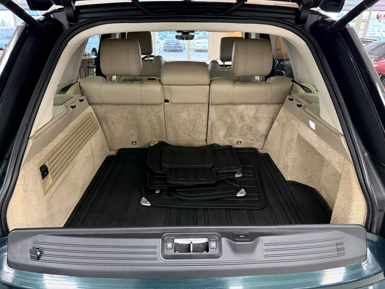 Used 2017 Land Rover Range Rover HSE image 25