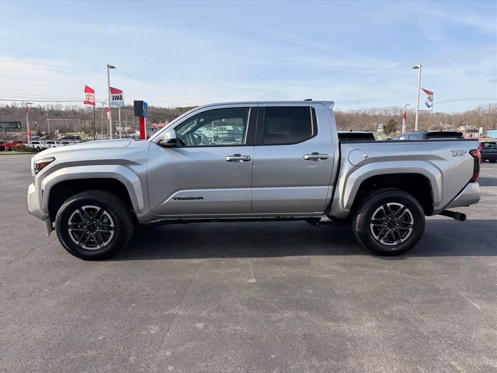 Used 2024 Toyota Tacoma TRD Sport AWD/4WD image 8