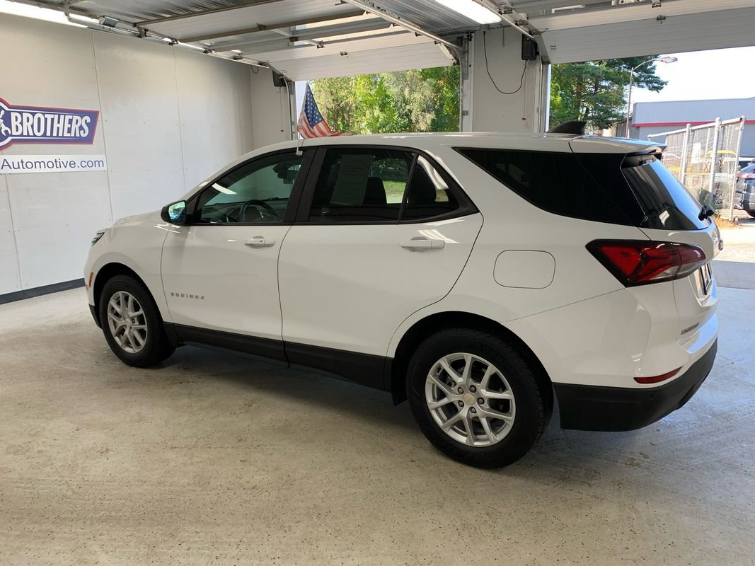 Used 2022 Chevrolet Equinox LS w/ LS Convenience Package image 3