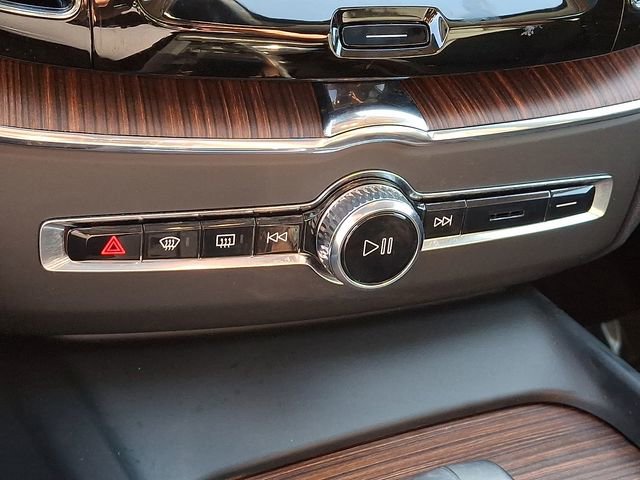Used 2024 Volvo XC60 B5 Plus w/ Protection Package Premier image 32