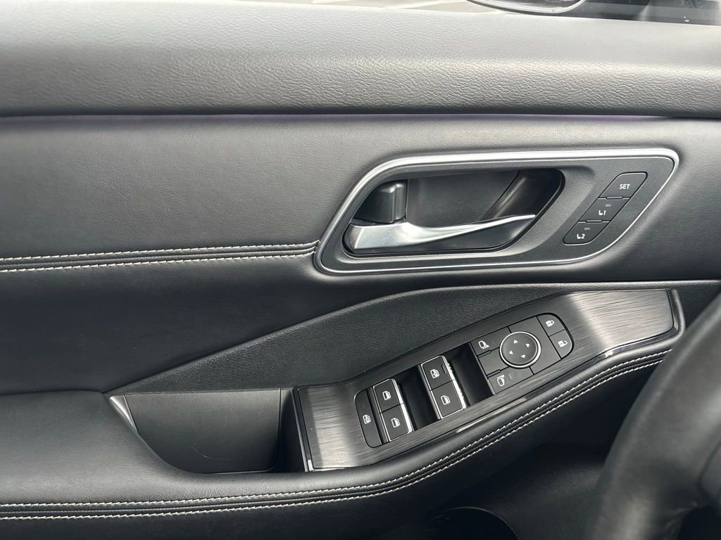 Used 2024 Nissan Rogue Platinum w/ Platinum Premium Package image 28