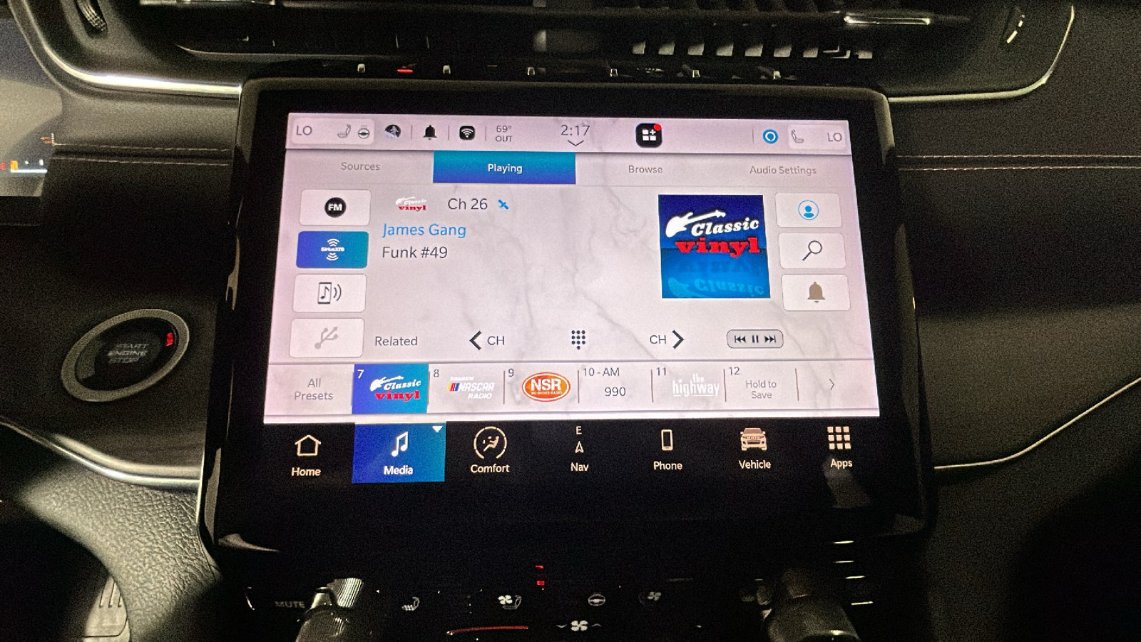 Used 2023 Jeep Grand Cherokee Overland w/ Luxury Tech Group IV AWD/4WD image 28