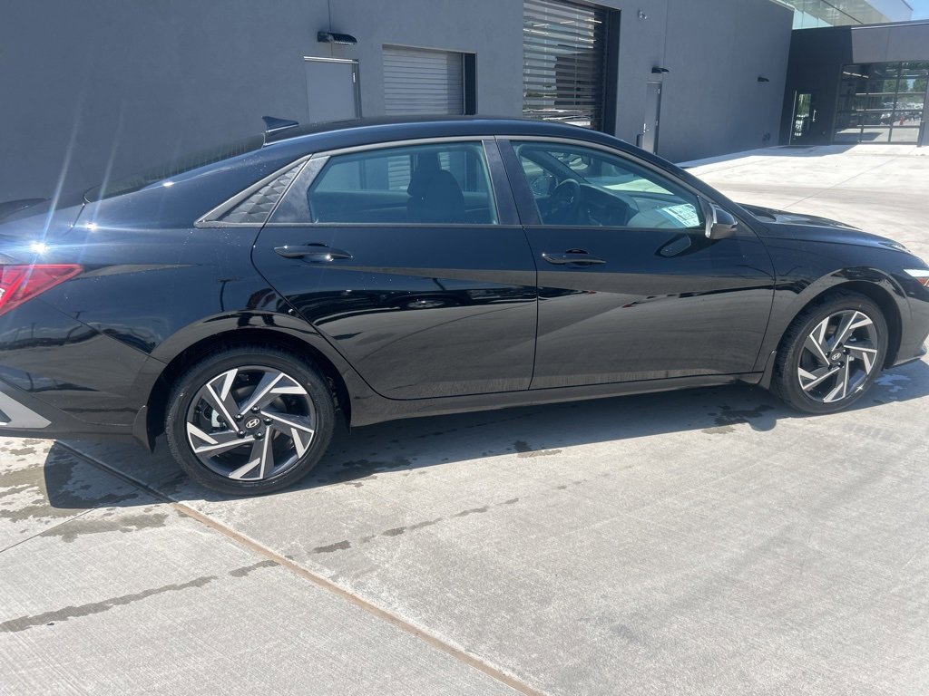 New 2025 Hyundai Elantra SEL image 10