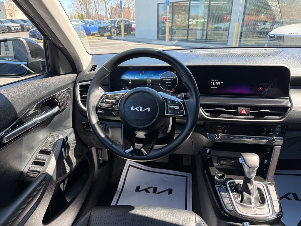 Used 2025 Kia Seltos EX w/ EX Sunroof Package image 21